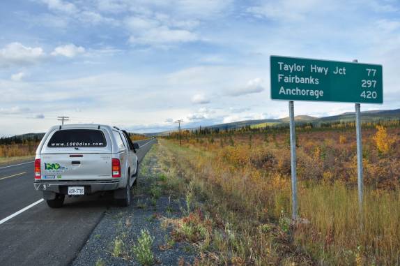 Fairbanks está cada vez mais próxima, na Alaska Highway. Mas agora, as distâncias voltam a ser em milhas!